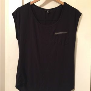 Black tee with pocket